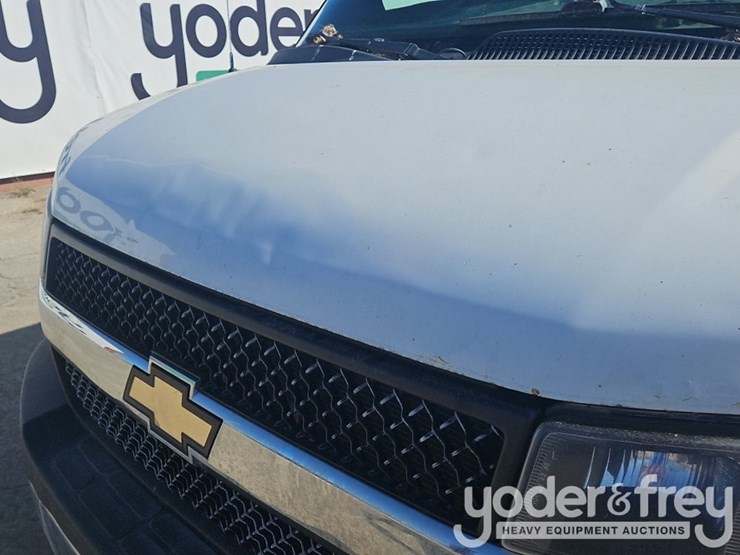 2017-chevrolet-3500-image-40