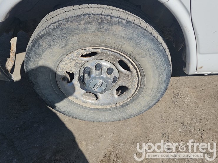 2017-chevrolet-3500-image-7