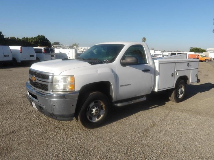 2013-chevrolet-silverado-2500-image-1