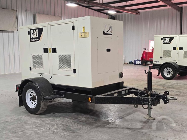 2013-caterpillar-xq30-8-image-2