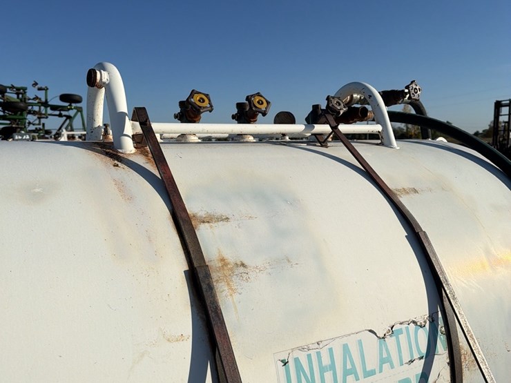 11-10-1450-gallon-nh3-tank,-16.5l---16.1-tires-image-10