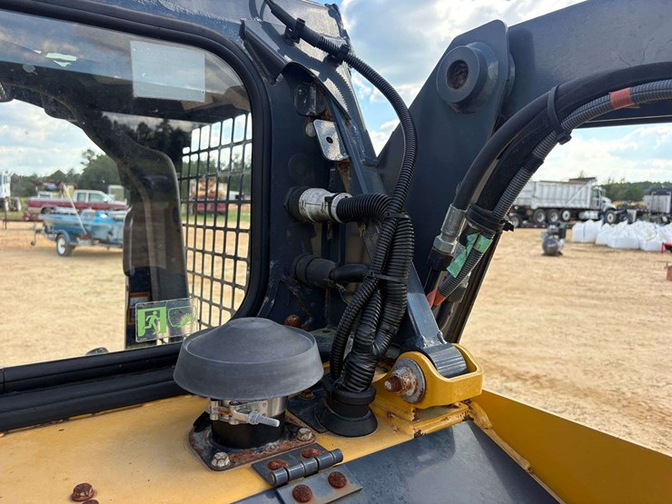 2021-john-deere-318-image-23