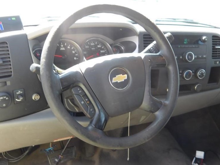 2013-chevrolet-silverado-utility-truck-image-14