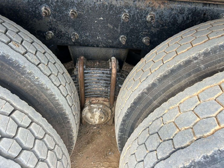 2007-mack-granite-ctp713b-image-22