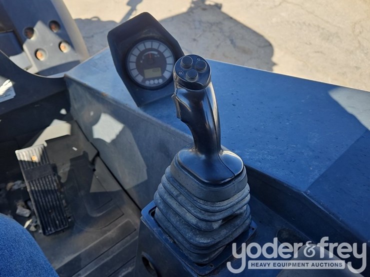 2019-deere-204l-image-17