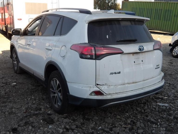 2018-toyota-rav4-xle-image-5