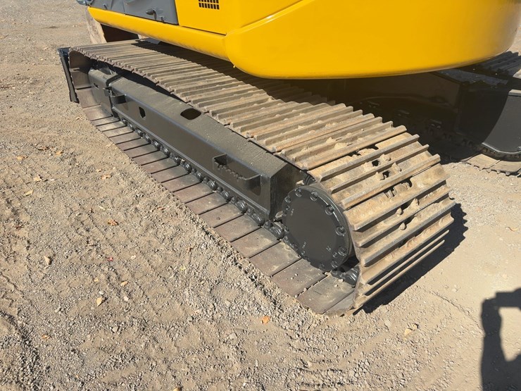 2010-deere-135d-image-26