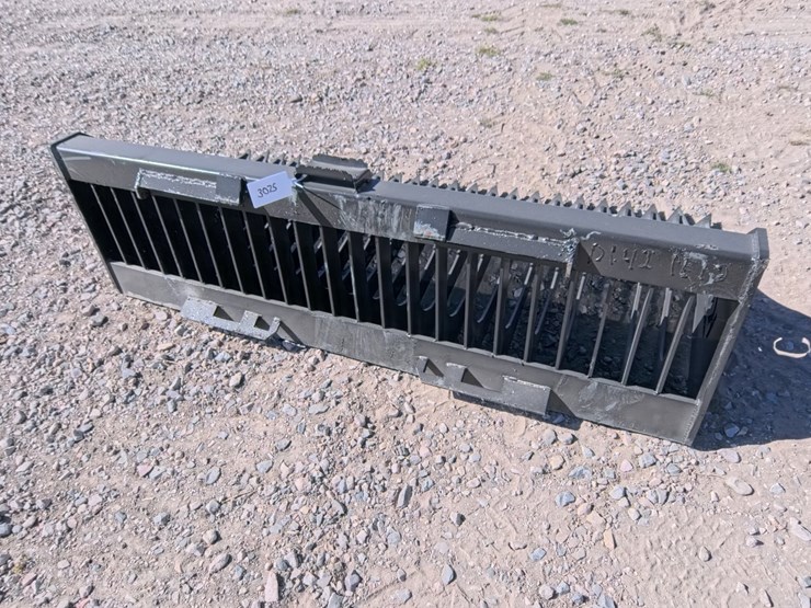#3075-•-new-skid-steer-quick-attach-72-inch-fine-skeleton-bucket-image-4