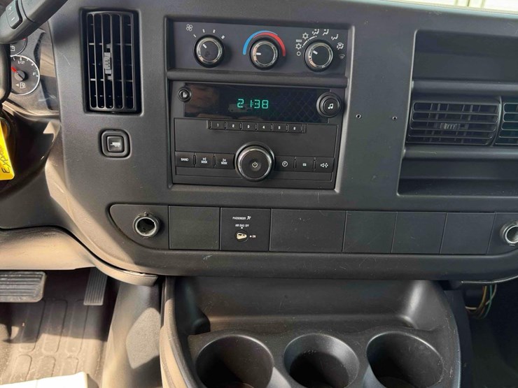 2010-chevrolet-cargo-van-image-18