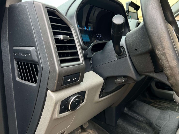 2022-ford-f350-image-14