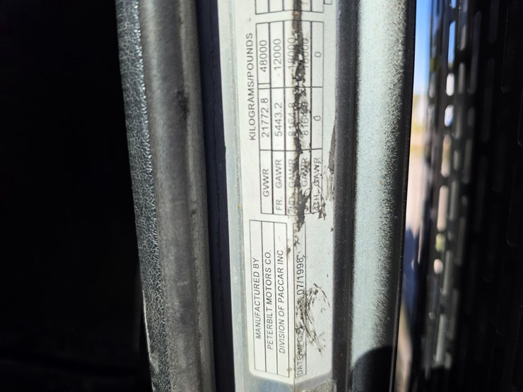 1999-peterbilt-379-image-49