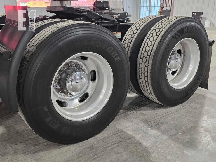 2020-freightliner-cascadia-126-image-29