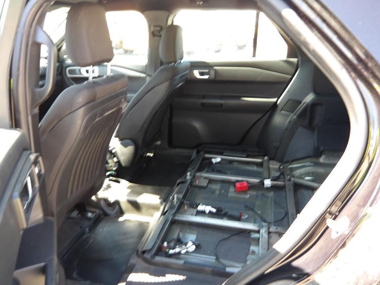 2020-ford-explorer-image-16
