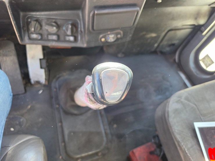 1999-peterbilt-379-image-62
