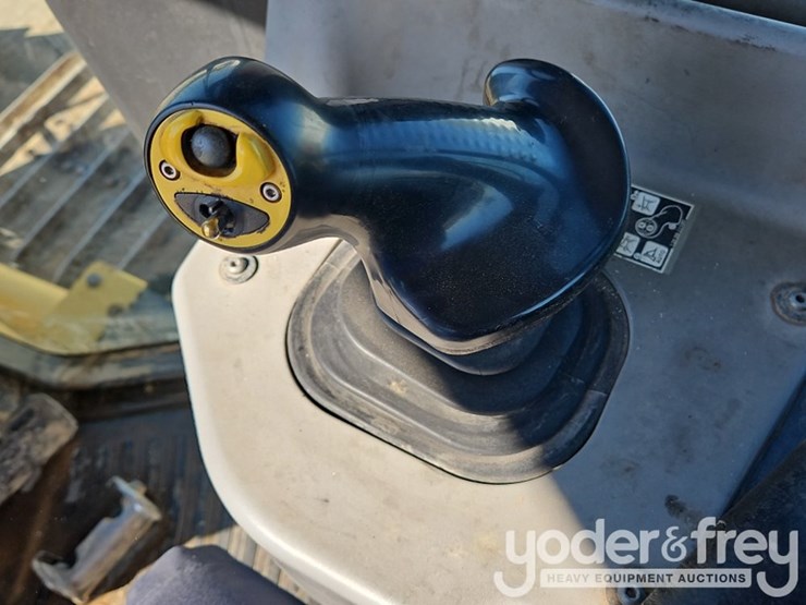 2015-komatsu-d61pxi-24-image-37