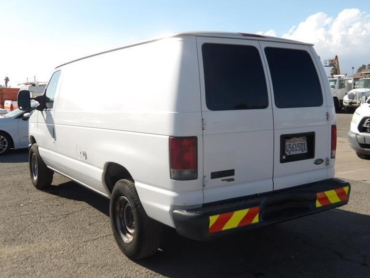 2011-ford-e350-image-4