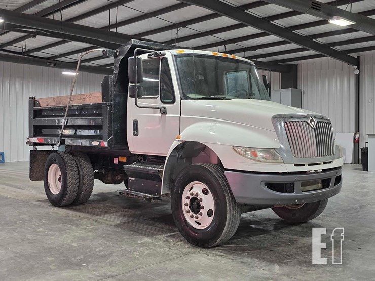 2018-international-durastar-4300-image-2
