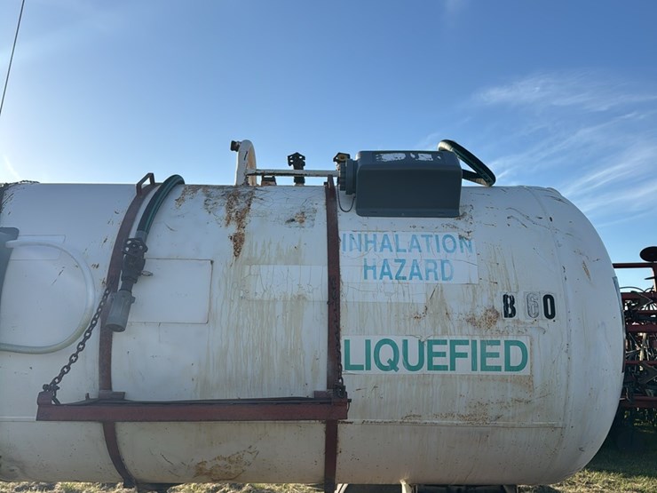 11-19-1450-gallon-nh3-tank,-16.5l---16.1-tires-image-14