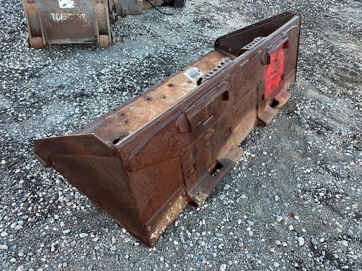 bobcat-74”-skid-steer-bucket-image-3