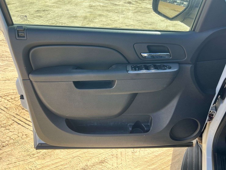 2012-chevrolet-tahoe-image-9