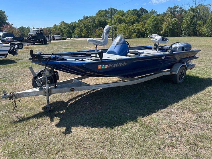 2015-aluma-craft-pro-175-aluminum-bass-boat-w/70-hp-yamaha-outboard-&-trailer-image-1