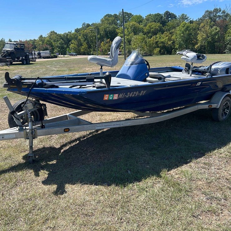 2015 Aluma Craft Pro 175 Aluminum Bass Boat w/70 HP Yamaha Outboard & Trailer