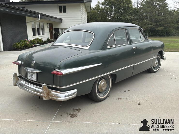 1951-ford-custom-tudor-2-door-sedan-image-5