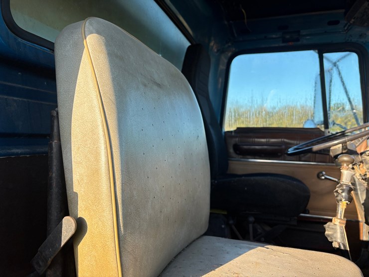 1982-ford-l9000-image-24
