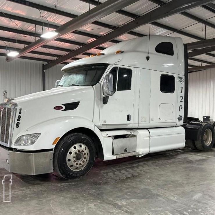 2012 PETERBILT 587