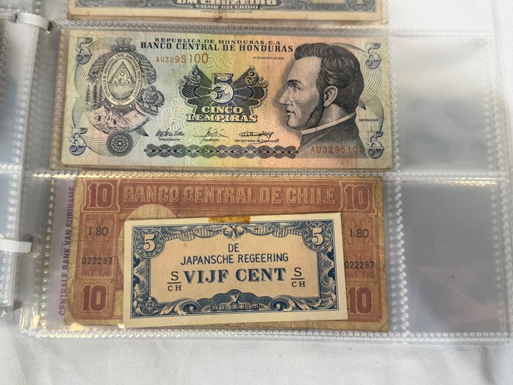 #40307-•-foreign-currency-bank-notes-image-135