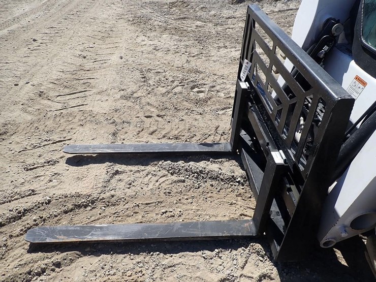 wildcat-48"-skid-steer-pallet-forks-image-4