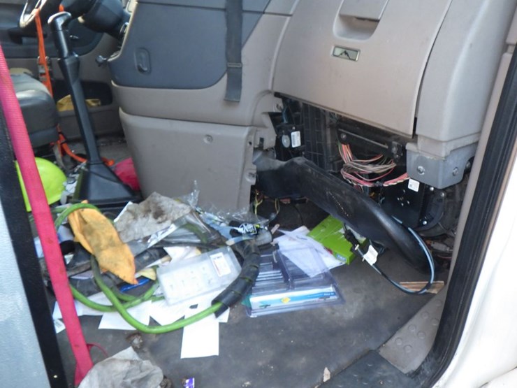 2015-freightliner-cascadia-125-image-6