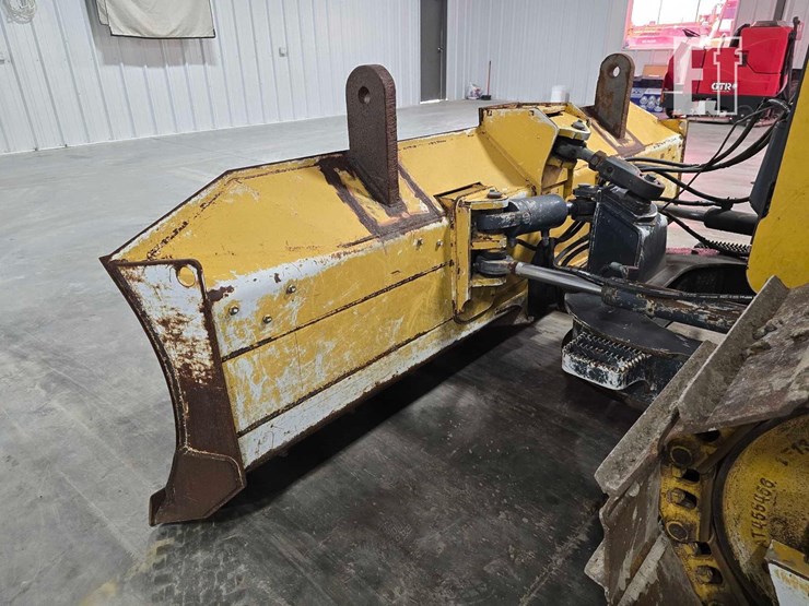 2022-deere-650k-lgp-image-12