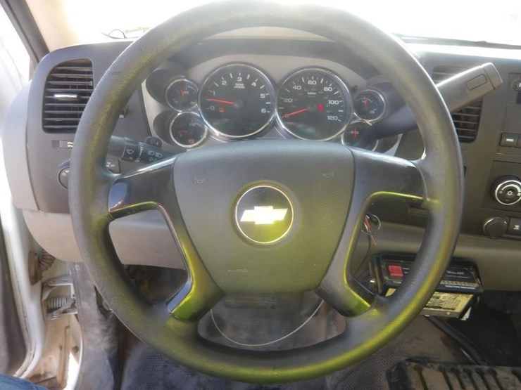 2011-chevrolet-2500-image-13