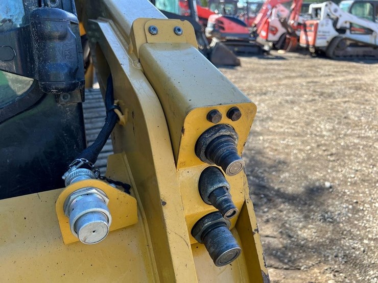 2019-caterpillar-259d3-image-12