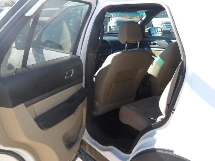 2017-ford-explorer-image-15