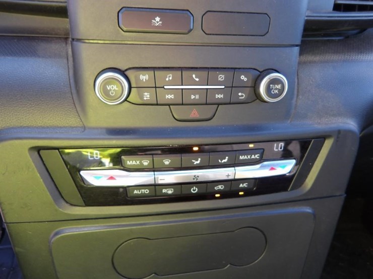2020-ford-explorer-image-31