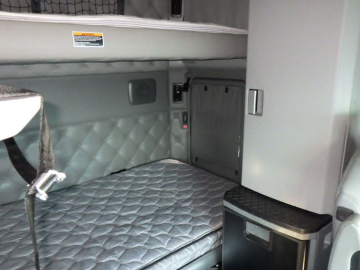 2022-kenworth-t680-image-5