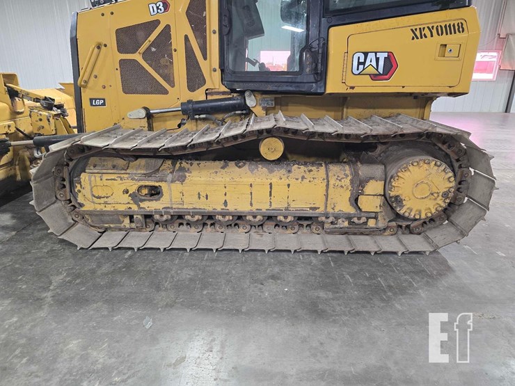 2021-caterpillar-d3-lgp-image-25