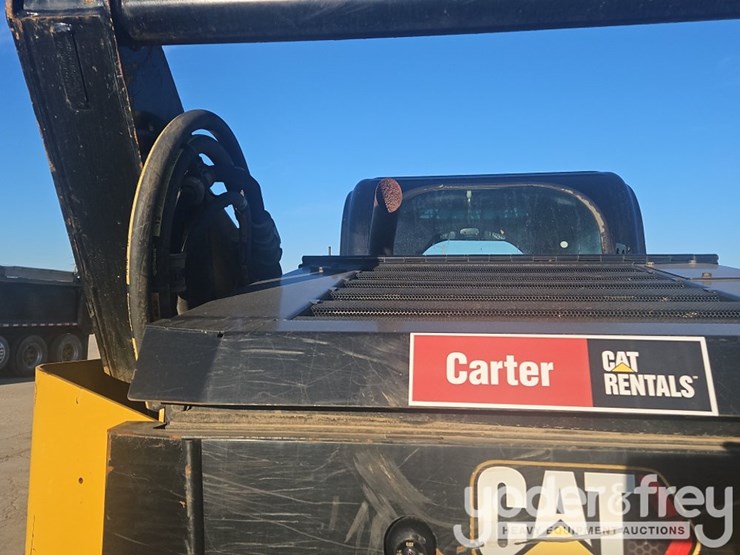 2021-caterpillar-299d3-image-23