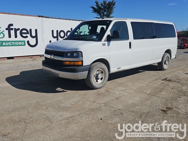 2017-chevrolet-3500-image-2