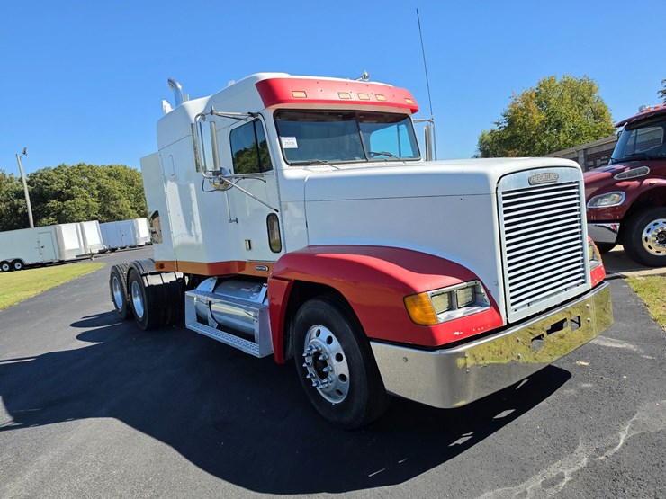 2001-freightliner-fld120-image-18