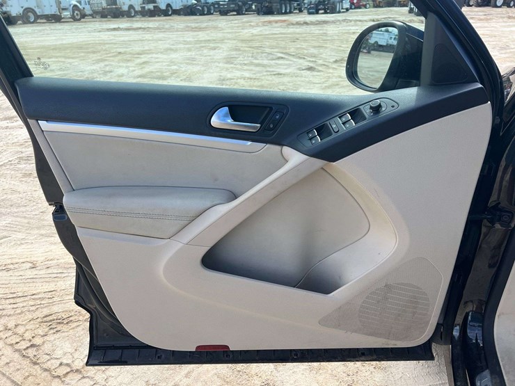 2016-volkswagen-tiguan-image-9
