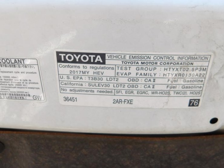 2017-toyota-rav4-xle-image-10