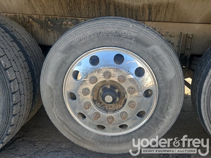 2019-freightliner-122sd-image-17