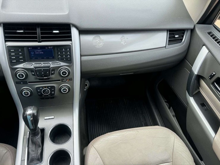 2014-ford-edge-image-13