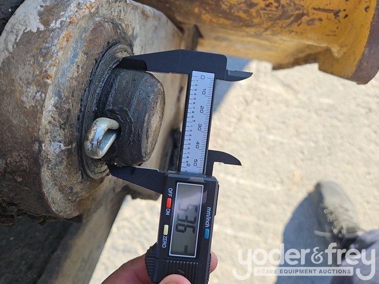 2018-deere-410l-image-39