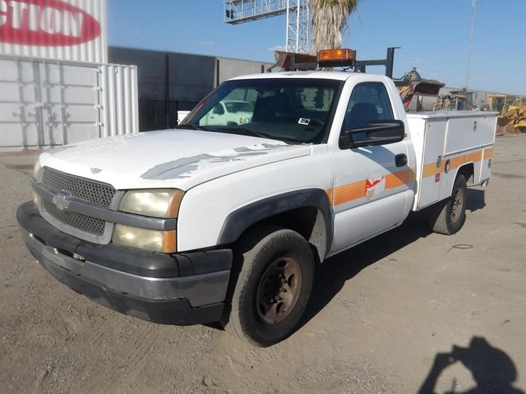 2003-chevrolet-silverado-utility-truck-image-2