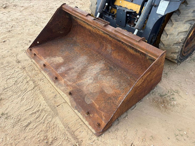 2021-john-deere-318-image-18