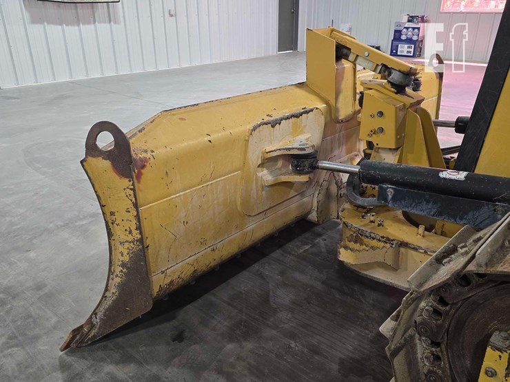 2022-caterpillar-d1-image-12